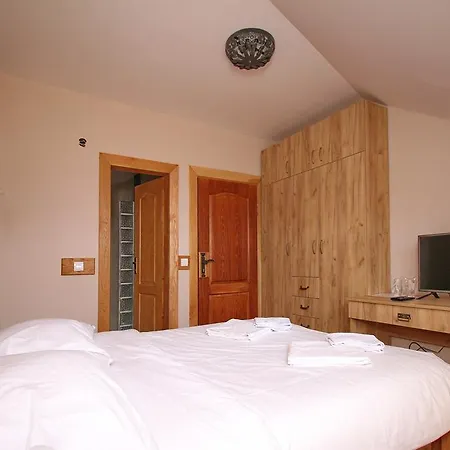 农家乐 Zlatiborski Pastuv 兹拉蒂博尔