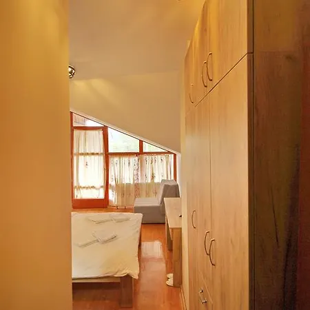 农家乐 Zlatiborski Pastuv 兹拉蒂博尔